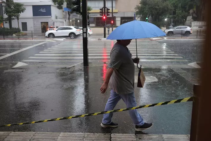 Chuva forte é prevista em São Paulo e Defesa Civil dispara alerta